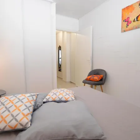 1 Bedroom Cozy In